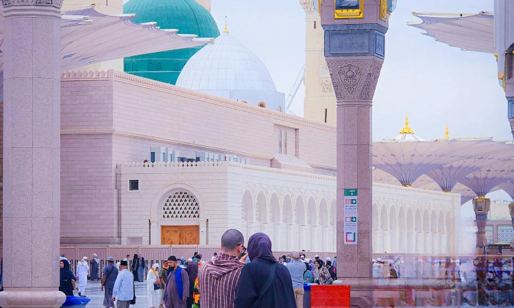 Paket umroh honeymoon, Sumber: pexels.com