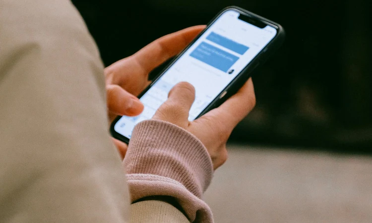 Respon cepat melalui chat, Sumber: pexels.com