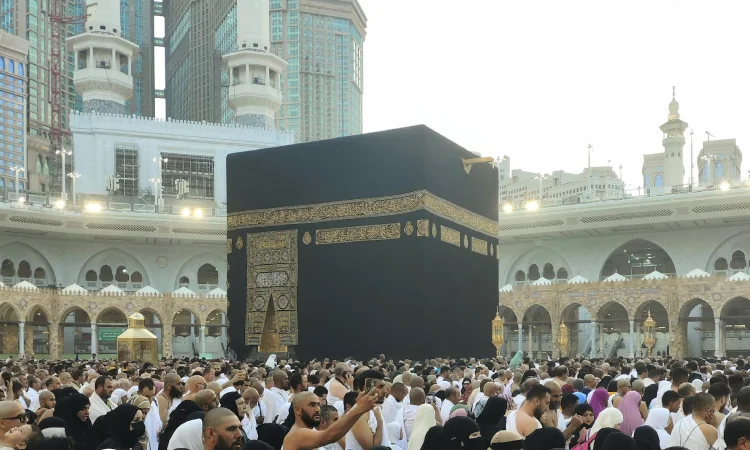 Thawaf jamaah, Sumber: pexels.com