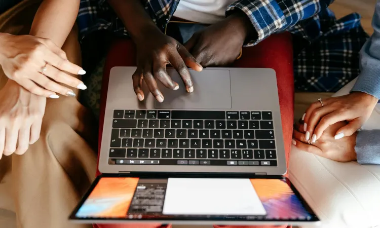 Tim admin live chat, Sumber: pexels.com