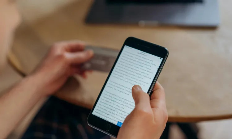 Panduan umroh via ebook, Sumber: pexels.com
