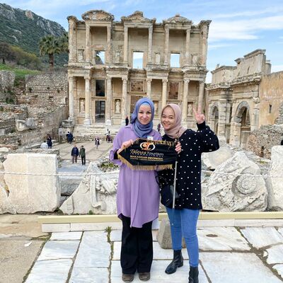 "Tour Leader dan Tour Guide yang ramah dan sangat sabar melayani para peserta selama perjalanan, SUKSES SLALU UNTUK TALENTA"