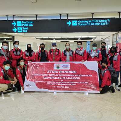 Studi Banding Laboratorium Terpadu Departemen Ilmu Komunikasi Universitas Hasanuddin