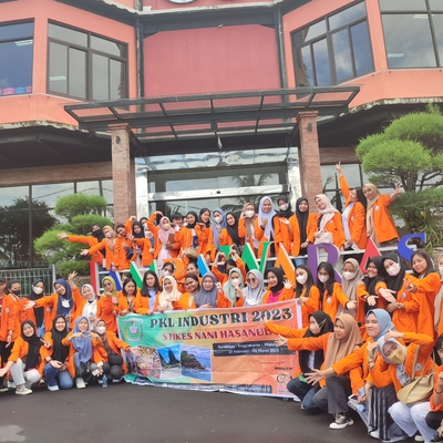 Grup PKL Industri D3 Farmasi - Kunjungan ke Pabrik Minyak Kutus-Kutus 