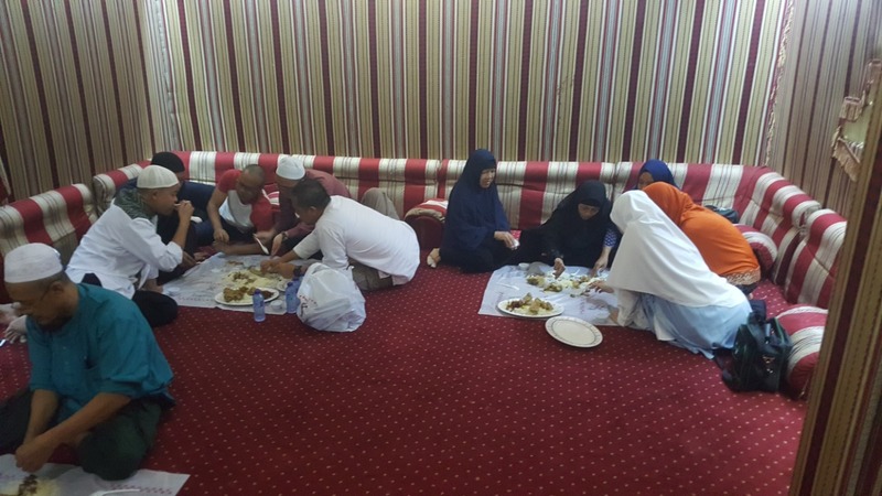Makan daging unta