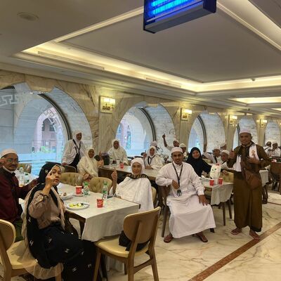 Makan di Hotel