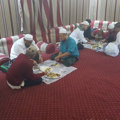 Makan bersama Nasi Kebuli
