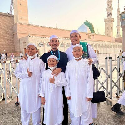 Umroh Keluarga bersama Anak Cucu