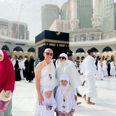 Momen Bahagia Keluarga Jamaah Umroh Hadiyya (Maret 2024)