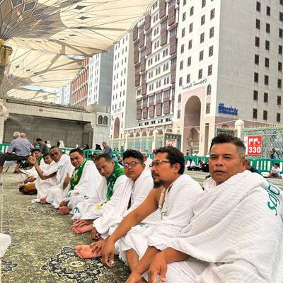 Menunggu Dzuhur di Masjid Nabawi, sebelum berangkat ke Mekkah