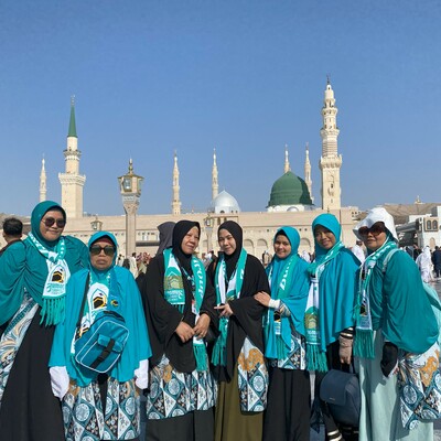 BERADA DI MASJID NABAWI BERSAMA JAMAAH ZUMAR TOURS & TRAVEL