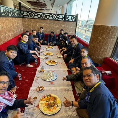 Makan Siang di Resto Romansiah