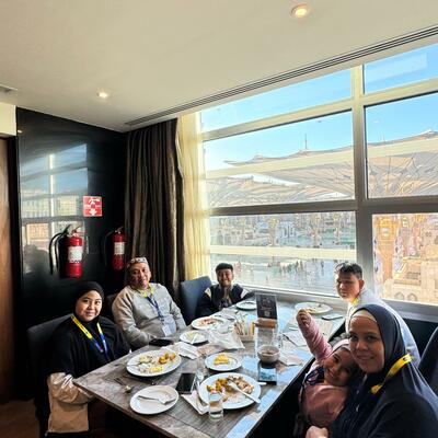 Makan di Resto Movenpick Anwar