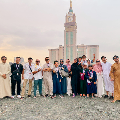 Momen Jamaah Umroh Hadiyya menikmati sunset di Jabal Khandamah (Agustus 2024)