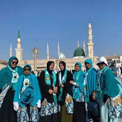 Jamaah Zumar Tours & Travel saat mengunjungi raudhah