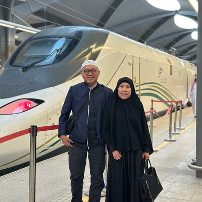 naik_kereta_cepat_haramain