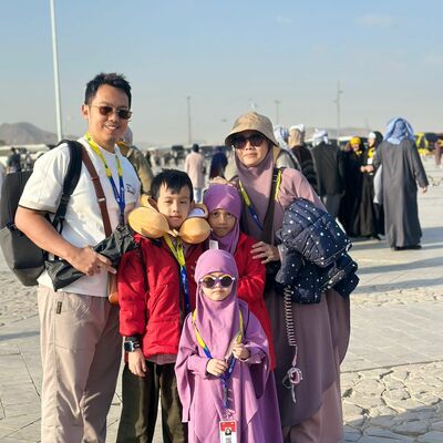 Momen Bahagia Umrah Bersama Keluarga