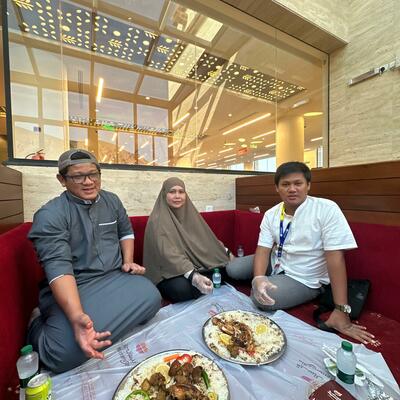 Makan Siang di Resto Romansiah Madinah