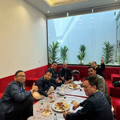 Makan Siang di Resto Romansiah Madinah