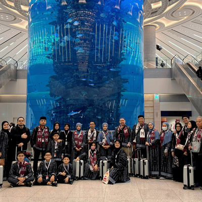 Momen Jamaah Umroh Hadiyya (September 2024) tiba di Bandara Jeddah