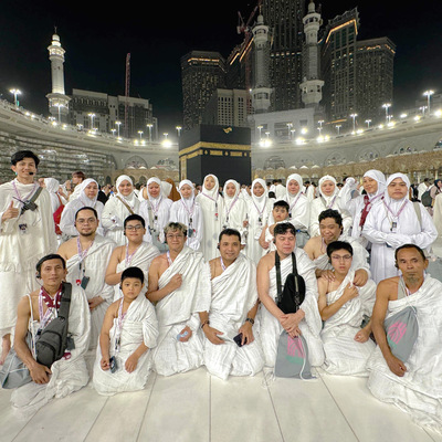 Momen Bahagia Jamaah Umroh Hadiyya (September 2024) melaksanakan rangkaian Umroh Pertama