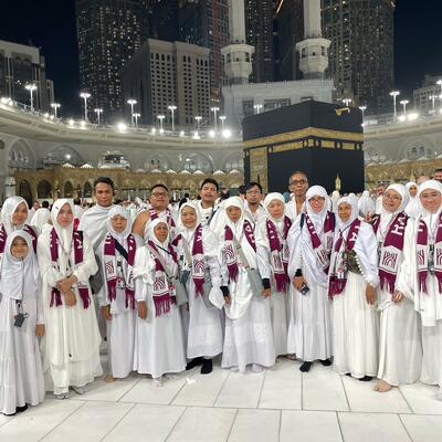 Momen Bahagia Jamaah Umroh Hadiyya (November 2024) melaksanakan Rangkaian Umroh 