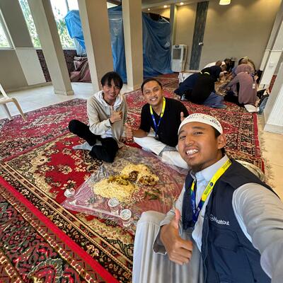 Makan di Resto Romansiah