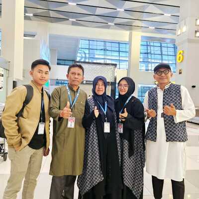 "Kami sekeluarga merasa nyaman dan aman selama menjalankan ibadah umroh bersama Amasya Tour. Anak-anak pun bisa mengikuti dengan tenang karena dibimbing dengan sabar. InsyaAllah kami akan kembali bersama Amasya."