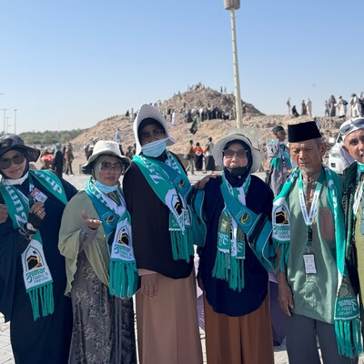 Jamaah Zumar Travel saat berada di Jabal Uhud